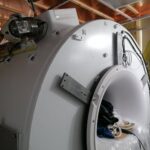 29.03.2022. Pińczów. Montaż rezonansu w szpitalu w Pińczowie / Marta Gajda-Kruk / Radio Kielce