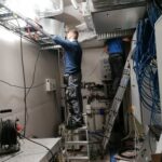 29.03.2022. Pińczów. Montaż rezonansu w szpitalu w Pińczowie / Marta Gajda-Kruk / Radio Kielce