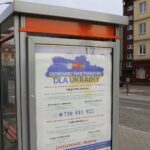 03.03.2022. Ostrowiec Św. Plakaty z informacjami dla uchodźców z Ukrainy oraz dla mieszkańców miasta, którzy chcą udzielić im pomocy / UM Ostrowiec Św.