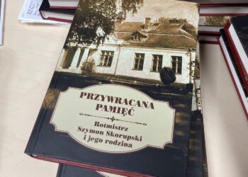 Książka „Przywracana pamięć. Rotmistrz Szymon Skorupski i jego rodzina” / Emilia Sitarska / Radio Kielce