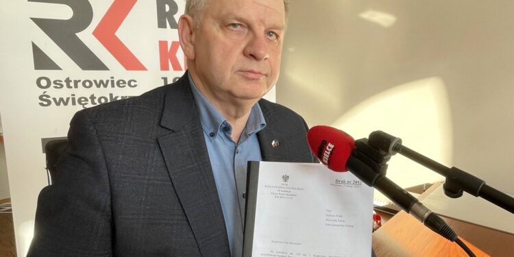 03.03.2022. Ostrowiec Św. Rozmowa Dnia. Na zdjęciu: senator Jarosław Rusiecki - przewodniczący senackiej Komisji Obrony Narodowej / Emilia Sitarska / Radio Kielce