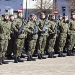 27.03.2022. Chęciny. Przysięga żołnierzy 10. Świętokrzyskiej Brygady Obrony Terytorialnej / Jarosław Kubalski / Radio Kielce