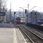 17.03.2022. Kielce, dworzec PKP. Awaria systemu sterowania, podróżni w oczekiwaniu na pociągi / Jarosław Kubalski / Radio Kielce