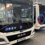 30.03.2022. Starachowice. Przekazanie nowych autobusów komunikacji miejskiej / Anna Głąb / Radio Kielce