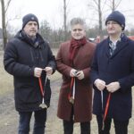 06.03.2022. Tokarnia. Bieg Tropem Wilczym. Na zdjęciu (od lewej): Jarosław Karyś - przewodniczący Rady Miasta Kielce, Krzysztof Słoń - senator PiS i Piotr Wawrzyk - wiceminister spraw zagranicznych / Jarosław Kubalski / Radio Kielce