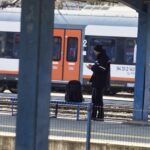 17.03.2022. Kielce, dworzec PKP. Awaria systemu sterowania, podróżni w oczekiwaniu na pociągi / Jarosław Kubalski / Radio Kielce