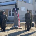 19.03.2022. Suchedniów. Odsłonięcie  pomnika płk. Łukasza Cieplińskiego „Pług” / Anna Głąb / Radio Kielce