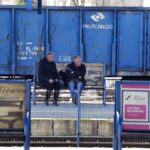 17.03.2022. Kielce, dworzec PKP. Awaria systemu sterowania, podróżni w oczekiwaniu na pociągi / Jarosław Kubalski / Radio Kielce