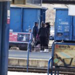 17.03.2022. Kielce, dworzec PKP. Awaria systemu sterowania, podróżni w oczekiwaniu na pociągi / Jarosław Kubalski / Radio Kielce