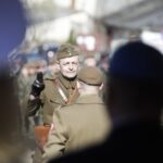 27.03.2022. Chęciny. Przysięga żołnierzy 10. Świętokrzyskiej Brygady Obrony Terytorialnej. Na zdjęciu Dionizy Krawczyński - prezes SRH Jodła podczas inscenizacji przysięgi AK / Jarosław Kubalski / Radio Kielce