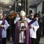 16.03.2022. Radom. Uroczystości pogrzebowe biskupa Adam Odzimka. Na zdjęciu (w środku): Marek Solarczyk - biskup radomski / Jarosław Kubalski / Radio Kielce