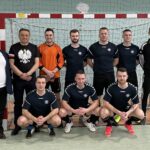 26.03.2022. Masłów. Mistrzostwa Radnych i Pracowników Samorządowych w Piłce Nożnej o Puchar Starosty Kieleckiego. Na zdjęciu drużyna KWP w Kielcach - zwycięzcy turnieju / Sebastian Kalwat / Radio Kielce