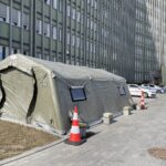 15.03.2022. Kielce. Urząd Wojewódzki. Namiot na dary dla uchodźców z Ukrainy / Iwona Murawska / Radio Kielce