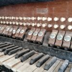 19.03.2022. Wiślica. Stół gry z roku 1927, który trafił do renowacji / Marta Gajda-Kruk / Radio Kielce