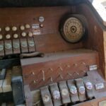 19.03.2022. Wiślica. Stół gry z roku 1927, który trafił do renowacji / Marta Gajda-Kruk / Radio Kielce