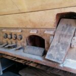 19.03.2022. Wiślica. Stół gry z roku 1927, który trafił do renowacji / Marta Gajda-Kruk / Radio Kielce