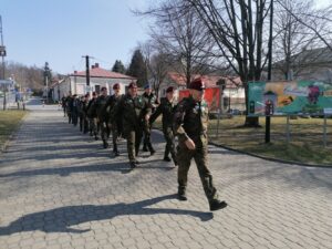 26.03.2022. Pińczów. VI edycja Imieninowego Rajdu Pieszego Józefa Piłsudskiego na trasie Pińczów- Grudzyny / Marta Gajda-Kruk / Radio Kielce