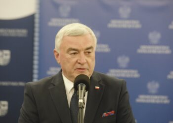 22.02.2022. Warszawa.  Podpisanie porozumienia dotyczącego budowy zalewu Bzin na Kamiennej. Na zdjęciu: Andrzej Bętkowski - marszałek województwa świętokrzyskiego / Jarosław Kubalski / Radio Kielce