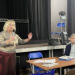 03.03.2022. Sandomierz. Port Kultury. Spotkanie w sprawie opłat w PEC. Na zdjęciu (od lewej): Zuzanna Wychowańska - mieszkanka Sandomierza, organizatorka spotkania i miejski radny z klubu PiS Mariusz Prezgot / Grażyna Szlęzak-Wójcik / Radio Kielce