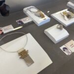 09.03.2022. Bratysława. Wystawa  biżuterii z krzemieniem pasiastym w Instytucie Polskim / Grażyna Szlęzak-Wójcik / Radio Kielce