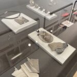 09.03.2022. Bratysława. Wystawa  biżuterii z krzemieniem pasiastym w Instytucie Polskim / Grażyna Szlęzak-Wójcik / Radio Kielce