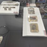 09.03.2022. Bratysława. Wystawa  biżuterii z krzemieniem pasiastym w Instytucie Polskim / Grażyna Szlęzak-Wójcik / Radio Kielce