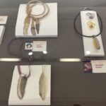 09.03.2022. Bratysława. Wystawa  biżuterii z krzemieniem pasiastym w Instytucie Polskim / Grażyna Szlęzak-Wójcik / Radio Kielce