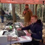 19.03.2022. Rytwiany. VII Bieg Śladami „Mnicha” i „Zawieruchy”. Na zdjęciu (z lewej): Jacek Więckowski - pomysłodawca i organizator  Biegu Śladami „Mnicha” i Zawieruchy” / Grażyna Szlęzak-Wójcik / Radio Kielce