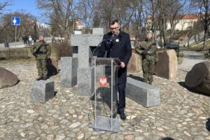 20.03.2022. Sandomierz. Uroczystości patriotyczne. Na zdjęciu (w środku): Marcin Marzec - burmistrz Sandomierza / Grażyna Szlęzak-Wójcik / Radio Kielce