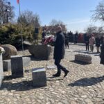 20.03.2022. Sandomierz. Uroczystości patriotyczne,. Na zdjęciu (od lewej): Paweł Niedźwiedź - wicestarosta sandomierski, Grażyna Szklarska - członek zarządu powiatu sandomierskiego / Grażyna Szlęzak-Wójcik / Radio Kielce