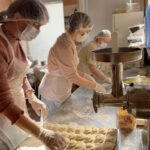 20.03.2022. Sielpia. Ukrainki lepią pierogi / Magdalena Galas-Klusek / Radio Kielce