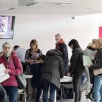 17.03.2022. Kielce. Ukraińcy oczekujący na wyrobienie numeru PESEL / Wiktor Taszłow / Radio Kielce