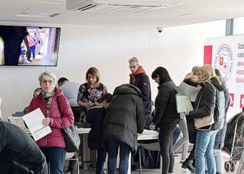 17.03.2022. Kielce. Ukraińcy oczekujący na wyrobienie numeru PESEL / Wiktor Taszłow / Radio Kielce