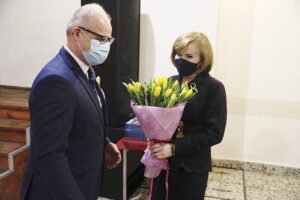 06.03.2022. Małogoszcz. Dzień Kobiet. Na zdjęciu (od lewej): Mariusz Piotrowski - burmistrz Małogoszcza i Anna Krupka - wiceminister sportu i turystyki / Jarosław Kubalski / Radio Kielce