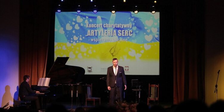 13.03.2022. Kielce. Koncert „Artyleria serc - wspieramy Ukrainę”. / Wiktor Taszłow / Radio Kielce