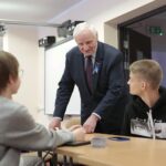 15.03.2022. Wólka Malinowska. Przekazanie darów dla uchodźców przez Marszałka Województwa. Na zdjęciu (w środku): Marek Jońca - członek zarządu województwa świętokrzyskiego / Wiktor Taszłow / Radio Kielce