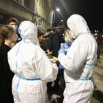 16.03.2022. Kielce, dworzec PKP.  Drugi transport sanitarny z Ukrainy z dziećmi chorymi onkologicznie / Wiktor Taszłow / Radio Kielce