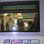 16.03.2022. Kielce, dworzec PKP.  Drugi transport sanitarny z Ukrainy z dziećmi chorymi onkologicznie / Wiktor Taszłow / Radio Kielce