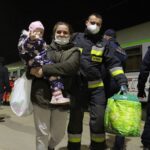 19.03.2022. Kielce. Dworzec PKP. Przyjazd dzieci chorych onkologicznie z Ukrainy / Wiktor Taszłow / Radio Kielce