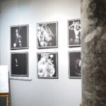 18.03.2022. Kielce. Galeria u Strasza. Wystawa portretów z serii  „Męskie rozmowy” / Wiktor Taszłow / Radio Kielce