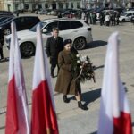 19.03.2022. Kielce. Uroczystości przed pomnikiem marszałka Józefa Piłsudskiego. Na zdjęciu: senator Krzysztof Słoń / Wiktor Taszłow / Radio Kielce