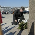 19.03.2022. Kielce. Uroczystości przed pomnikiem marszałka Józefa Piłsudskiego. Na zdjęciu: senator Krzysztof Słoń / Wiktor Taszłow / Radio Kielce