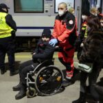 19.03.2022. Kielce. Dworzec PKP. Przyjazd dzieci chorych onkologicznie z Ukrainy / Wiktor Taszłow / Radio Kielce