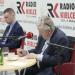 20.03.2022. Kielce. Studio Polityczne Radia Kielce. Na zdjęciu (od lewej): Dawid Lewicki - Konfederacja, Czesław Siekierski - poseł PSL / Wiktor Taszłow / Radio Kielce