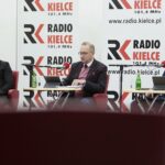 20.03.2022. Kielce. Studio Polityczne Radia Kielce. Na zdjęciu (od lewej): Rafał Nowak - wicewojewoda świętokrzyski, Krzysztof Sławiński - PO, Dawid Lewicki - Konfederacja / Wiktor Taszłow / Radio Kielce