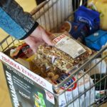 25.03.2022. Kielce. Przedświąteczna zbiórka żywności kieleckiej Caritas / Wiktor Taszłow / Radio Kielce