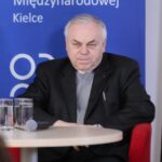 28.03.2022. Kielce, OMPiO. Debata „Człowiek dla człowieka - Pomagamy Ukrainie". Na zdjęciu: ks. Stanisław Słowik - dyrektor Caritas Diecezji Kieleckiej / Wiktor Taszłow / Radio Kielce