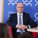 28.03.2022. Kielce, OMPiO. Debata „Człowiek dla człowieka - Pomagamy Ukrainie". Na zdjęciu: Piotr Wawrzyk - wiceminister spraw zagranicznych / Wiktor Taszłow / Radio Kielce