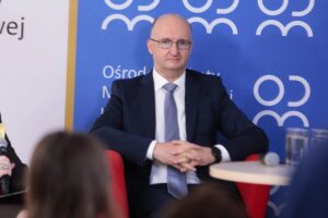 28.03.2022. Kielce, OMPiO. Debata „Człowiek dla człowieka - Pomagamy Ukrainie". Na zdjęciu: Piotr Wawrzyk - wiceminister spraw zagranicznych / Wiktor Taszłow / Radio Kielce