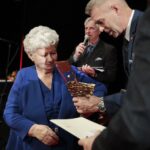 28.03.2022. Kielce. Nagrody Miasta Kielce. Na zdjęciu (od lewej): Halina Rutecka - członkini Związku Sybiraków, Wit Chamera, Bogdan Wenta - prezydent Kielc / Wiktor Taszłow / Radio Kielce